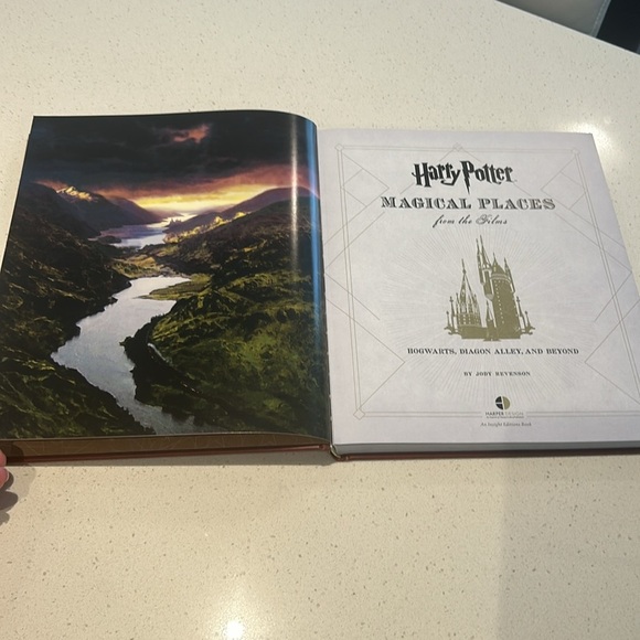 Harry Potter Magical Places from the Films Hogwarts, Diagon Alley & Beyond - Picture 8 of 17